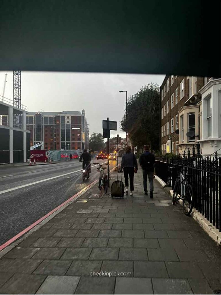 Islington street view with a relaxed London neighborhood atmosphere