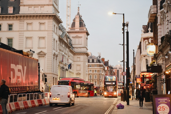 Paddington hotel area and transport access in London
