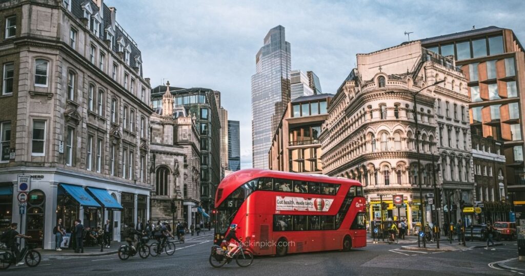 Best Time to Visit London with seasonal views of the city