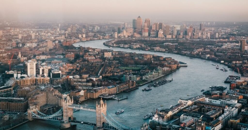 London itinerary for 3 days featuring Big Ben, the London Eye, and the River Thames.