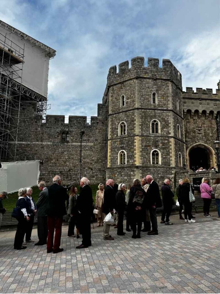 how to visit Windsor from London, Windsor Castle view from the Long Walk
