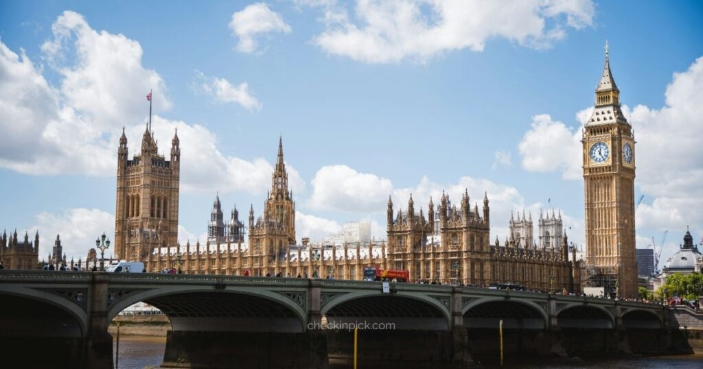 Big Ben and the Houses of Parliament viewed from Westminster Bridge.