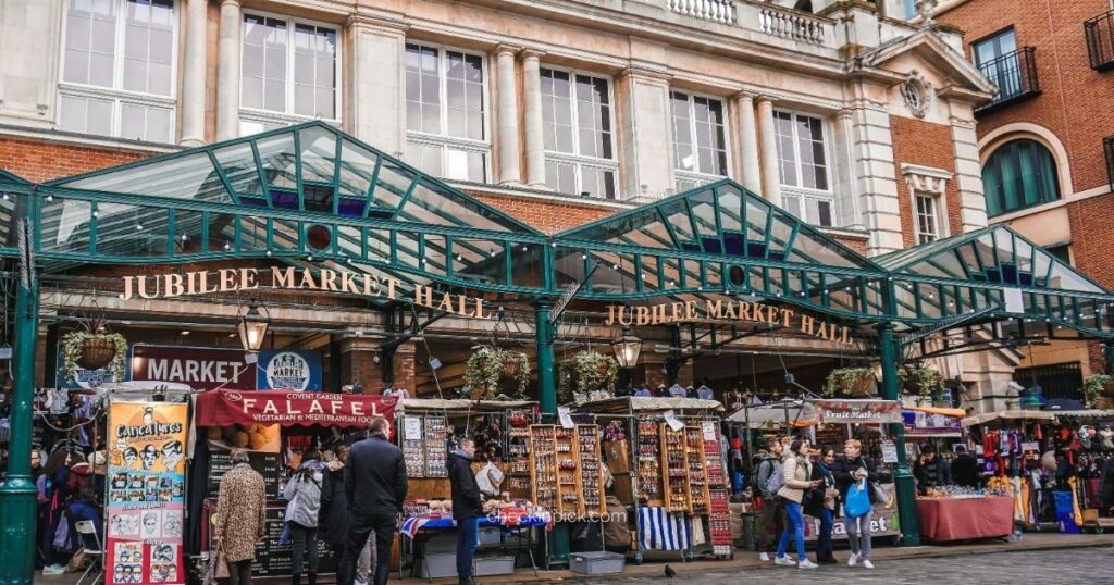 Street performers entertaining visitors in Covent Garden Market.