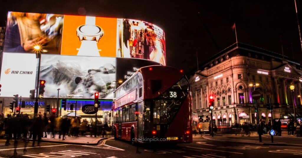 London Night Bus service for tourists